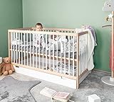 Alcube® Toni Lit de bébé évolutif 70x140 cm en hêtre de Haute qualité, avec barreaux Amovibles et Matelas avec tiroir - Multicolore